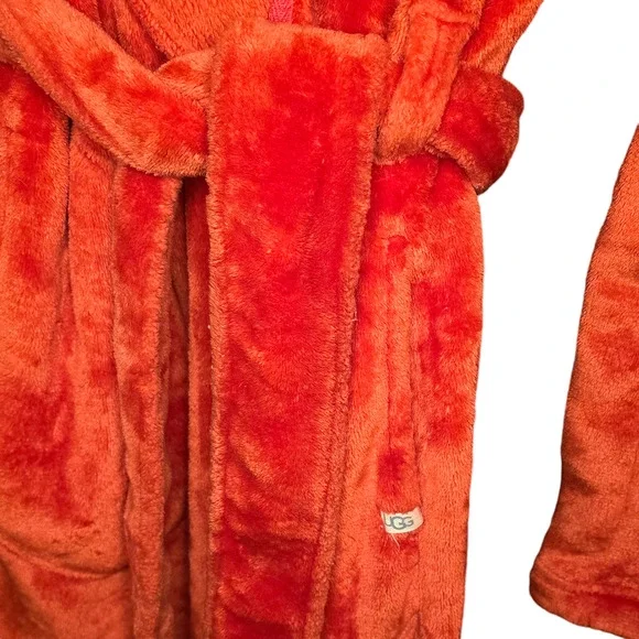 UGG Christmas Ribbon Red Miranda plush hooded robe with belt tie size M - Picture 6 of 10